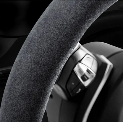 Universal Suede Steering Wheel Cover – Sporty Non-Slip Grip for All Seasons