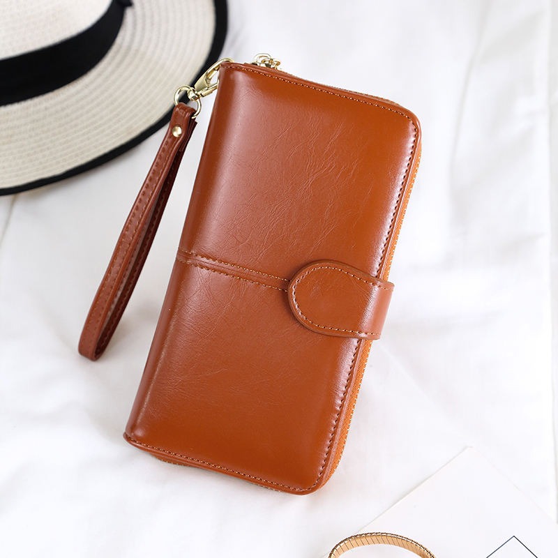 Women’s Leather Clutch Wallet – Style, Space & Security in One!