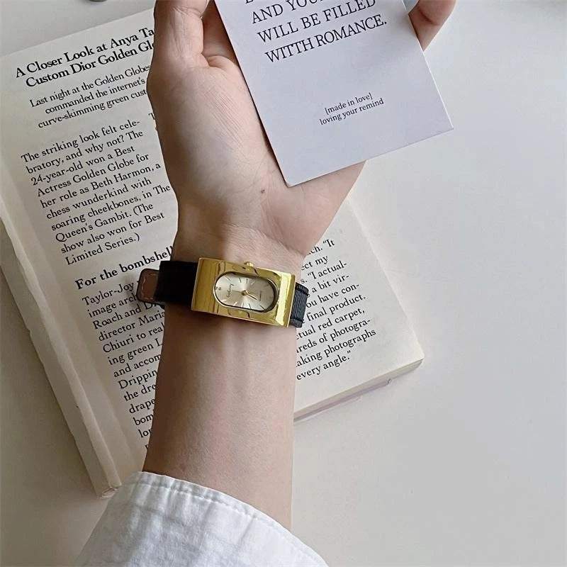 Elegant Square Women’s Watch – Vintage Oval Face with Leather Strap